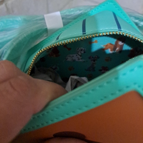 Loungefly Disney Dogs Dog House Lenticular Crossbody Bag & Wallet Set - Picture 5 of 8